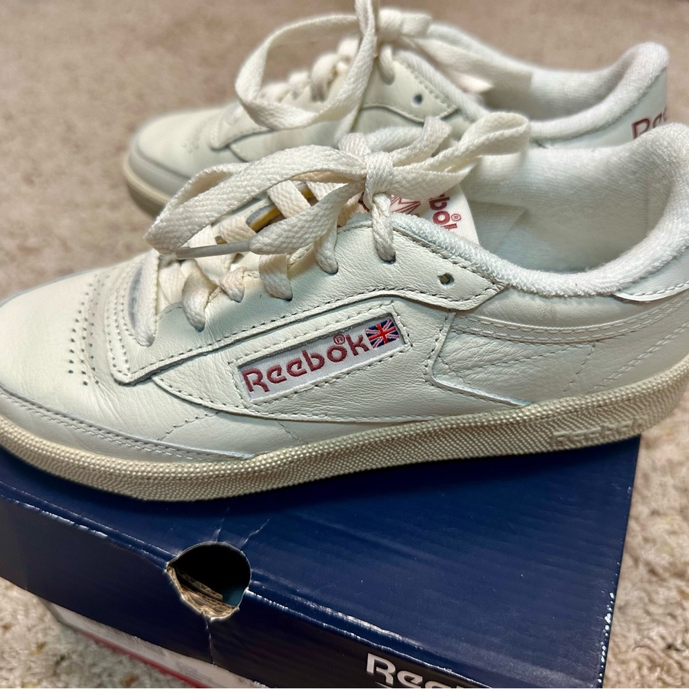Size 5 Womens Club NWT Authentic Classic Reebok Sneakers